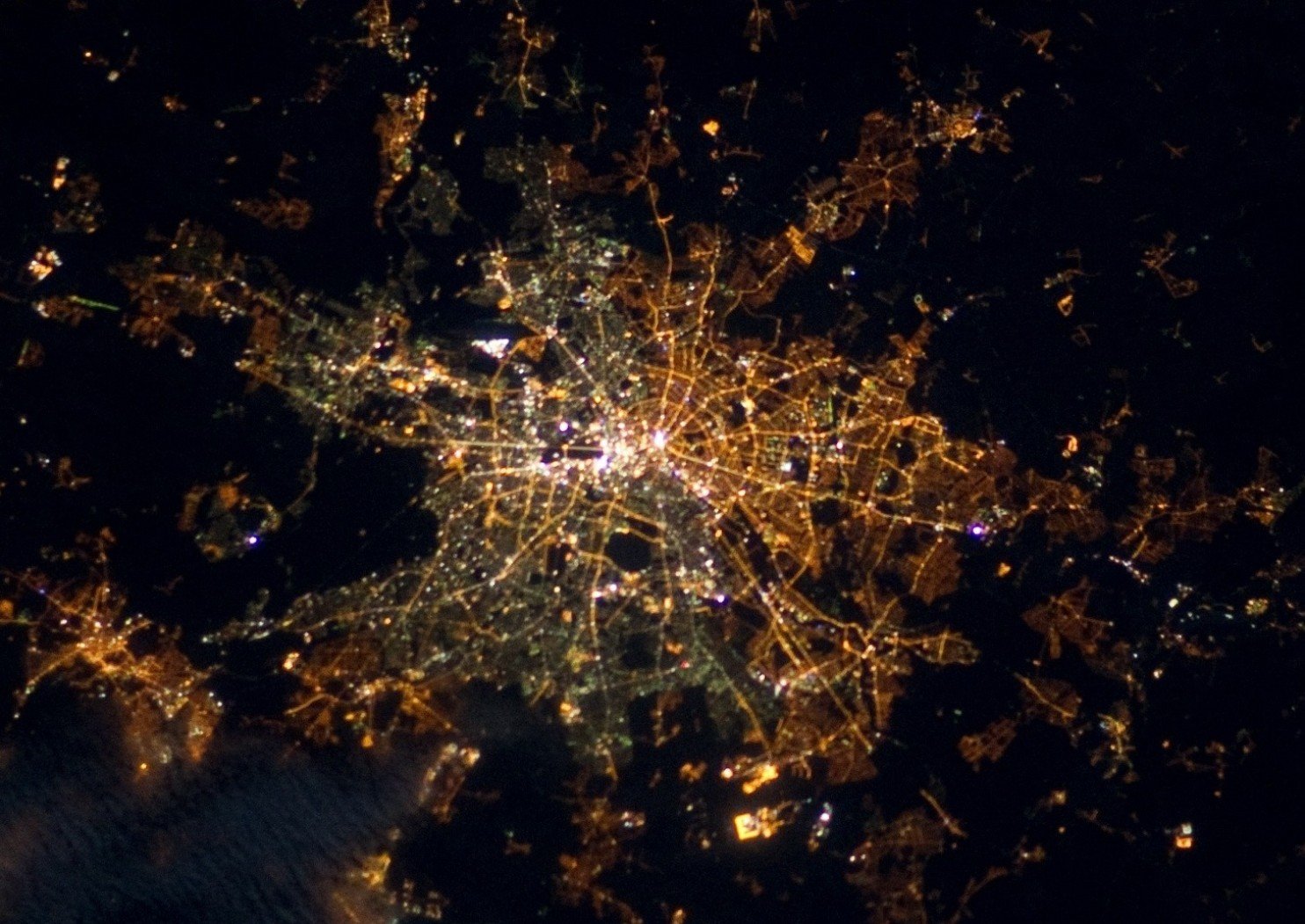 Vista espacial de Berlín, de noche