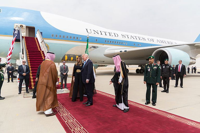 donald_and_melania_trump_are_welcomed_by_king_salman_bin_abdulaziz_al_saud_may_2017