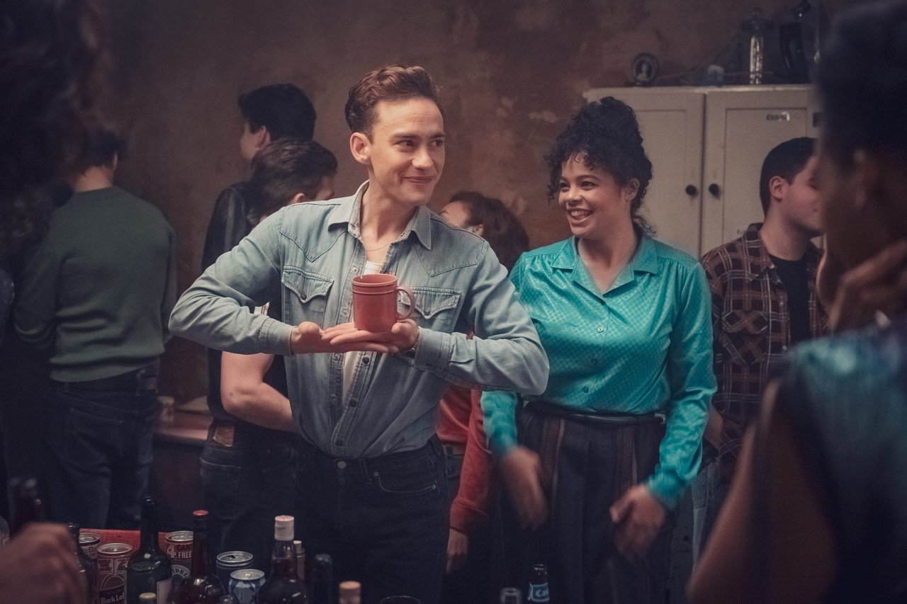 It's a sin It's a sin - Olly Alexander y Lydia West en It's a Sin