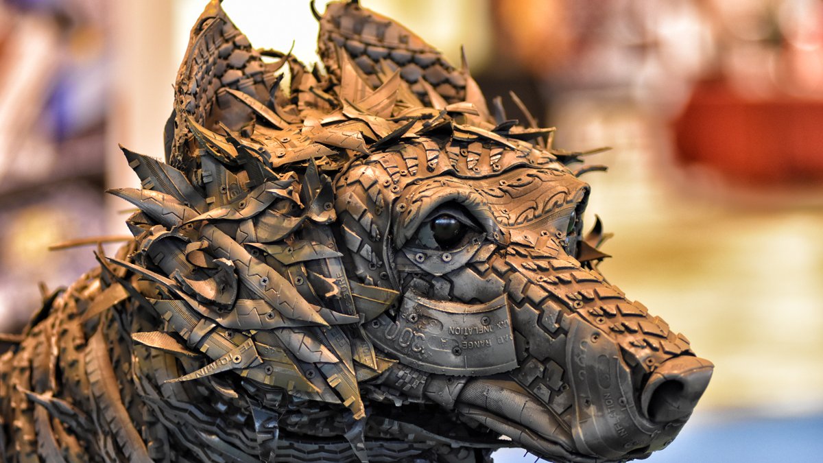 Ángel Cañas: esculturas de caucho reciclado con un mensaje medioambiental