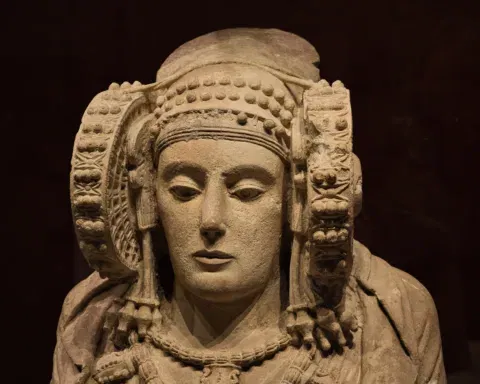 la dama de elche portada